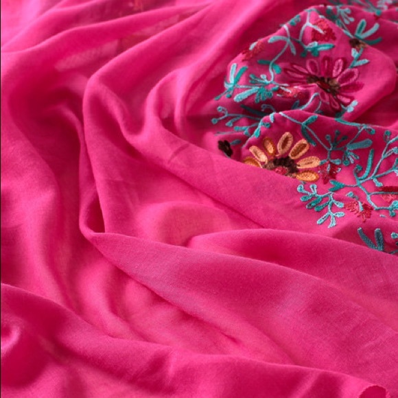 Beautiful soft cotton embroidered scarf - Picture 11 of 13